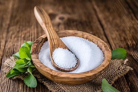 Stevia in a wooden bowl